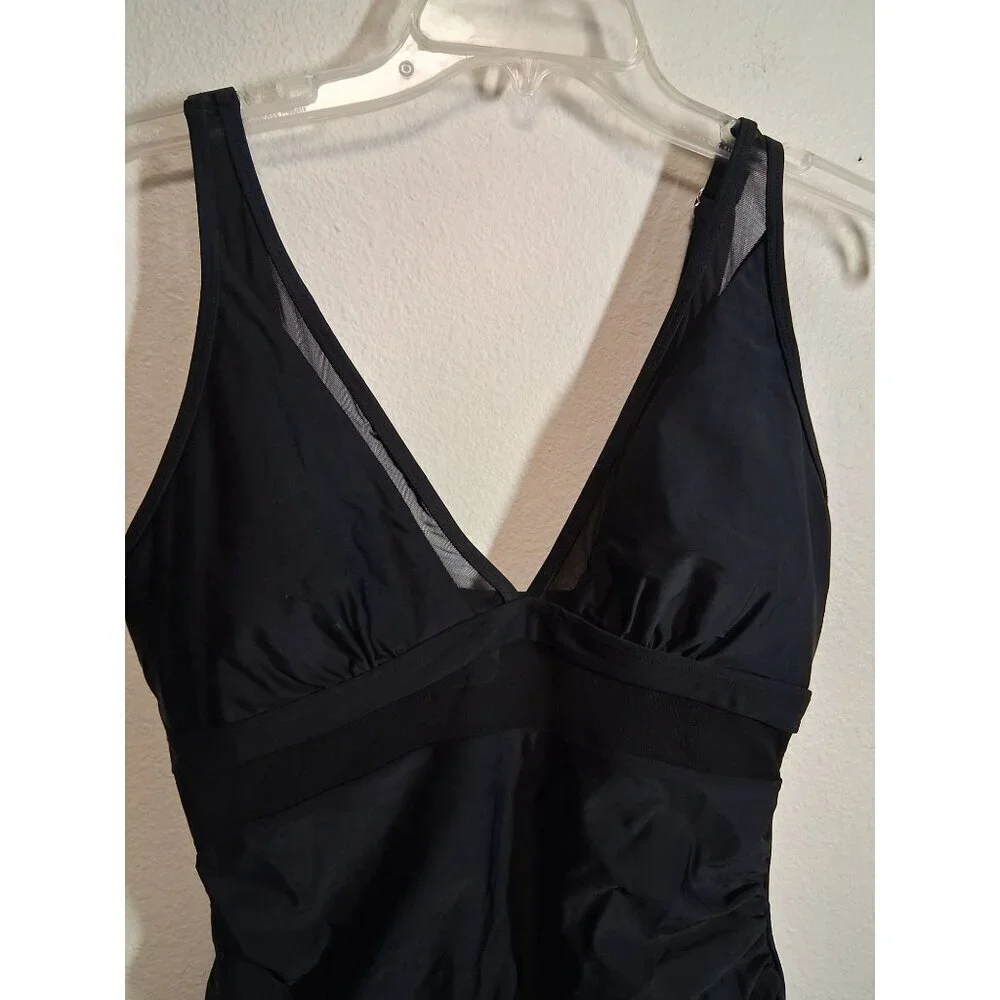 NWOT 1 Piece Swimsuit Summer Beach Pool Vacation Black Size Medium